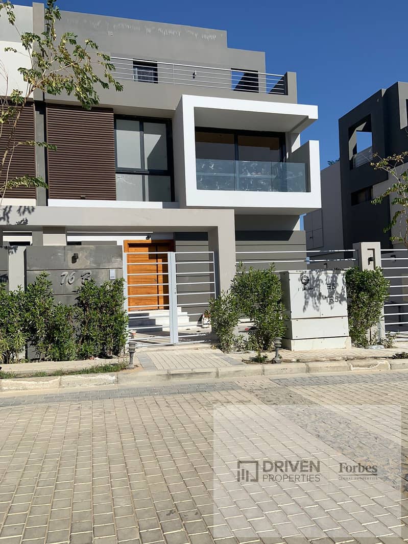 Ready To Move Fully Finished Twin House For Rent With Kitchen and AC's In Patio El Zahraa Compound Sheikh Zayed Giza - Ansicht 2