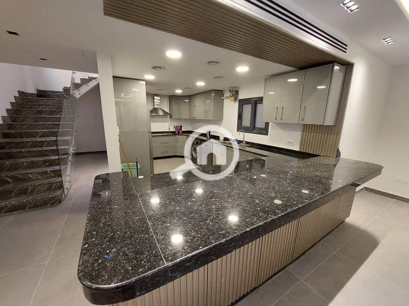 Duplex with garden for rent, furnished, in the prestigious Al Narges villas, 350 sq m, very high-end furnishings. - Widok 3