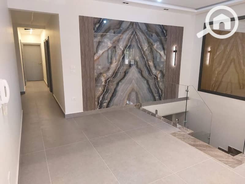 Duplex with garden for rent, furnished, in the prestigious Al Narges villas, 350 sq m, very high-end furnishings. - Widok 4