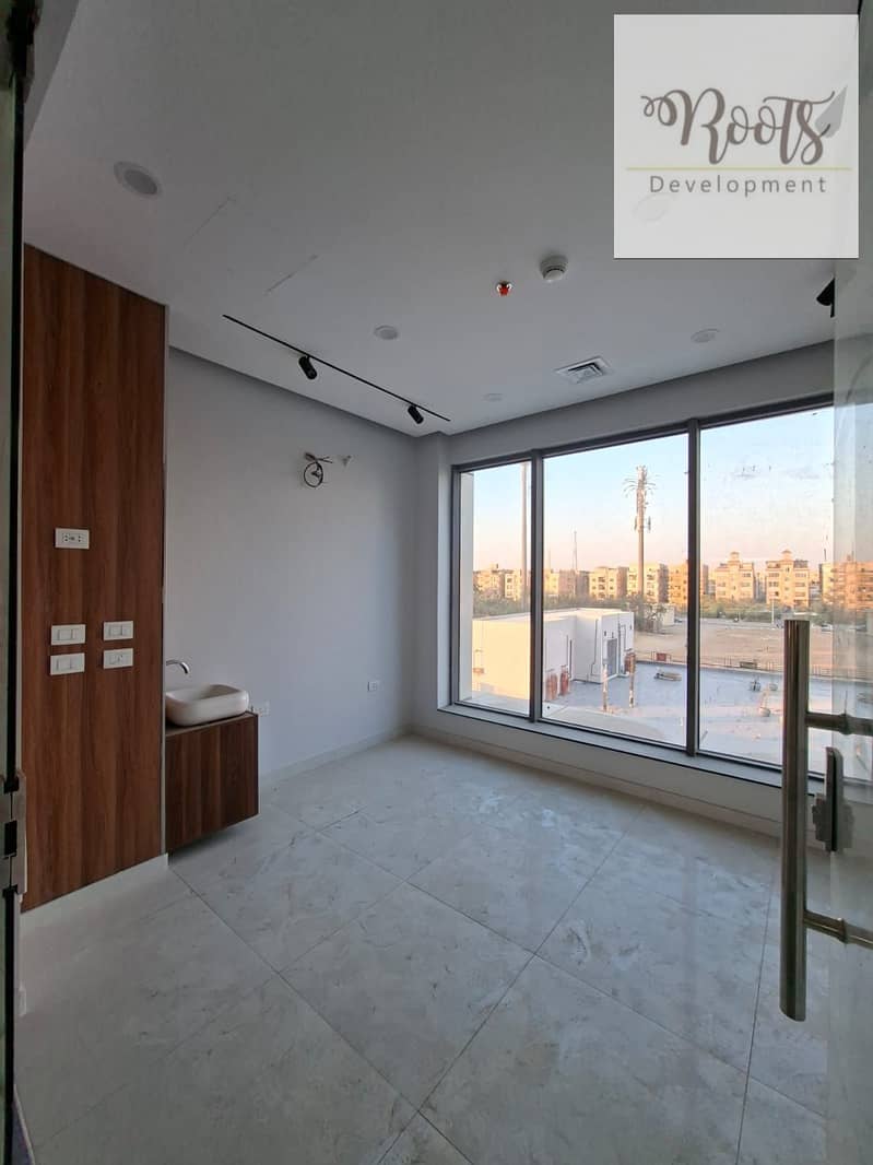 For Sale,Administrative Office Ready to move ,Fully Finished ,in a prime location with open view in Park Yard Mall 6 October - Widok 2
