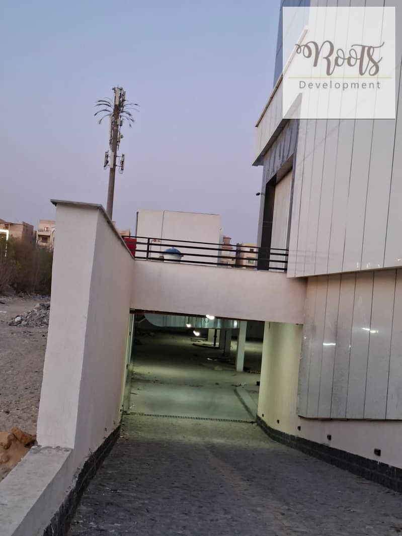For Sale,Administrative Office Ready to move ,Fully Finished ,in a prime location with open view in Park Yard Mall 6 October - Widok 5
