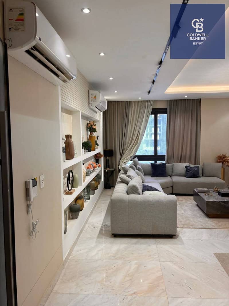 Receive an immediate, fully furnished, modernly finished, panoramic-view apartment with appliances in the heart of Water Way 1, with installment - Mehr