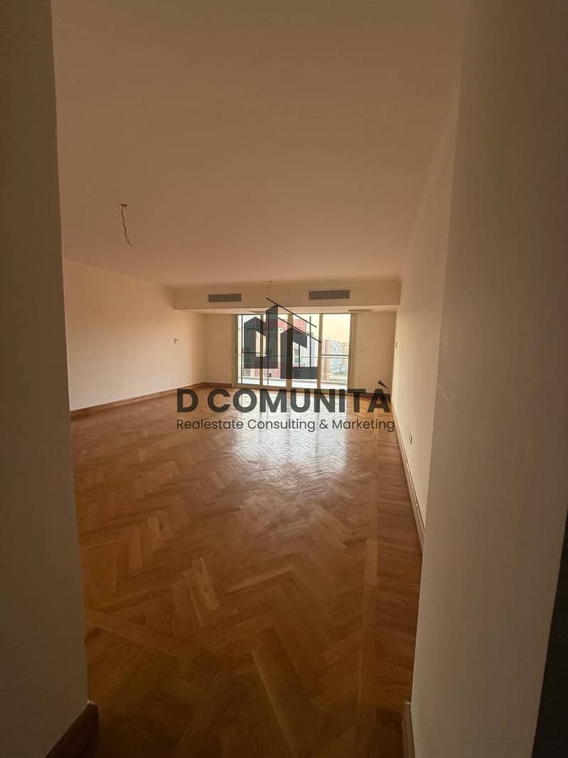 Penthouse for rent with an area of 255 square meters and a roof of 133 square meters in Ameer View Compound Promenade - North-facing view garden with air conditioning and garage. – pohled 3