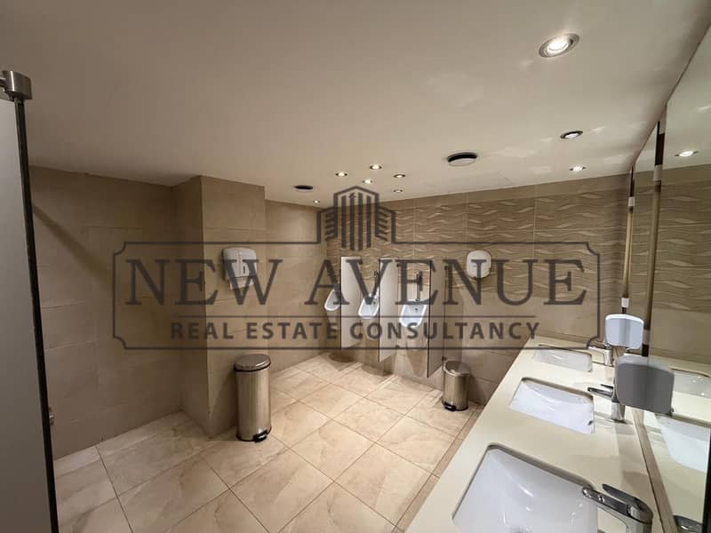 Fully finished office with luxurious finishes for rent on South 90th Street, New Cairo, prime location – pohled 4