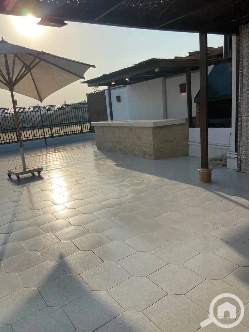 Half-furnished penthouse for rent, 4 rooms, air-conditioned with kitchen – pohled 2