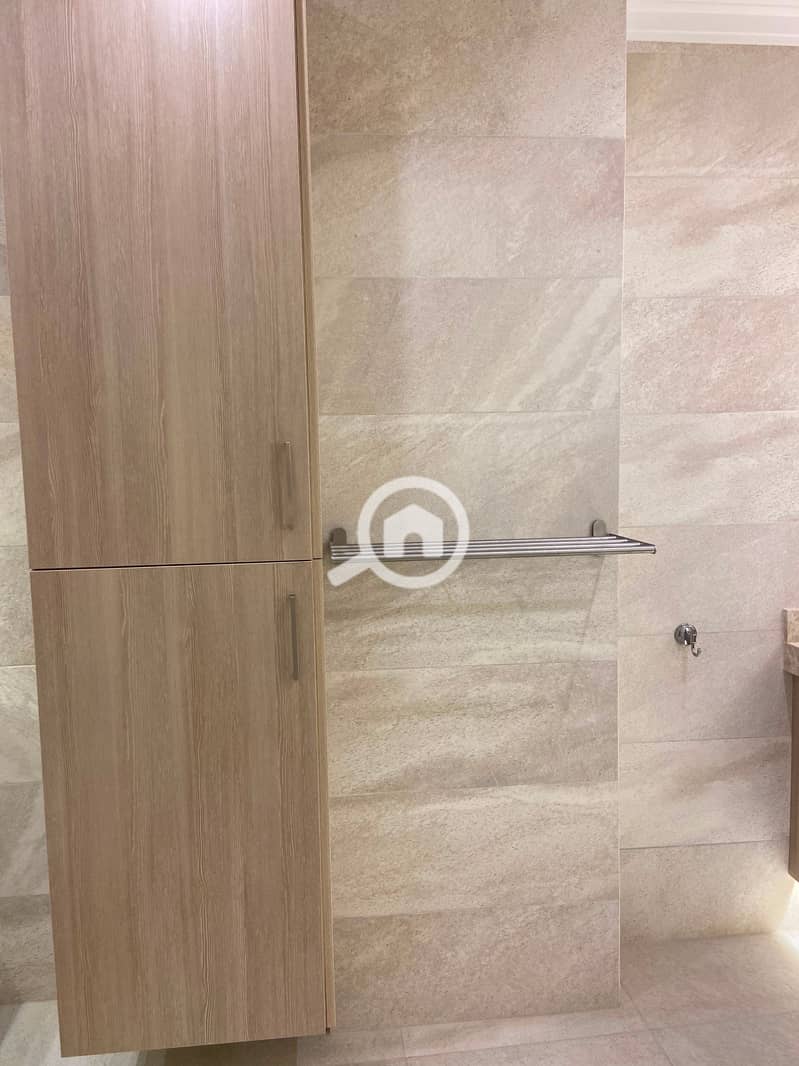 Half-furnished penthouse for rent, 4 rooms, air-conditioned with kitchen – pohled 3