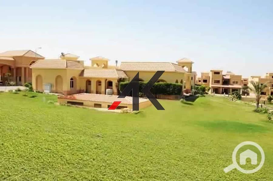 Prime Location Twin House Villa For Sale in La Rosa - New Cairo - Widok 5