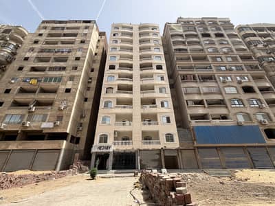 Retail for Rent in Gesr Al Suez, Cairo - Shop for Rent | Metro Station frontage | Gesr Al-suez