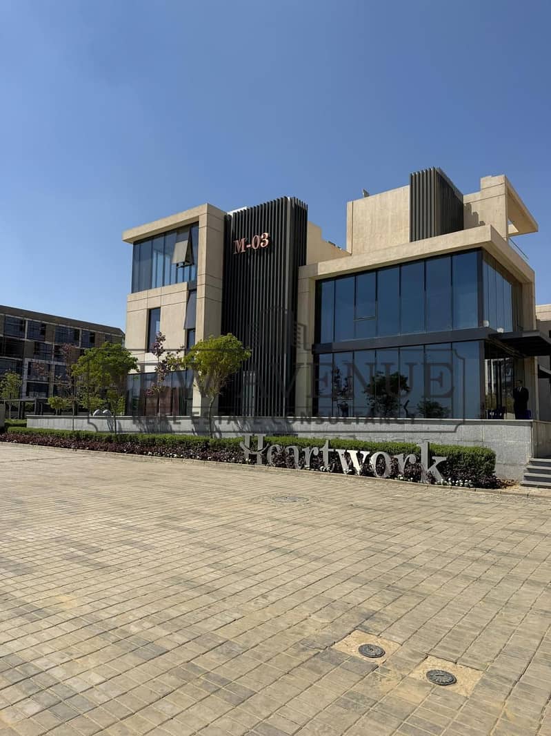 Administrative Office Building 270 SQM for Sale Heart Work Mountain view i city – pohled 2