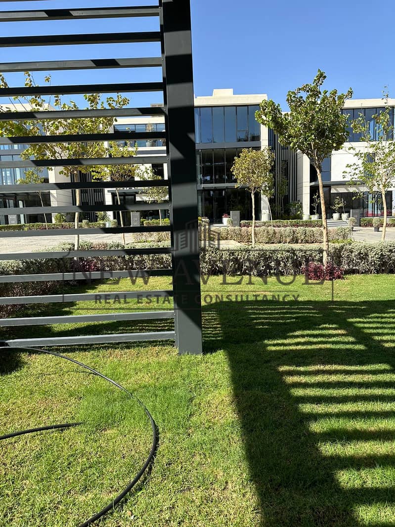 Administrative Office Building 270 SQM for Sale Heart Work Mountain view i city – pohled 6