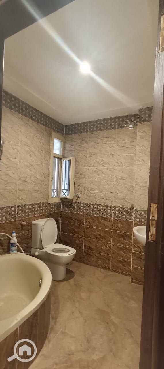 Office for rent at the intersections of Al-Mirghani and Al-Thawra streets, very distinguished location - Więcej