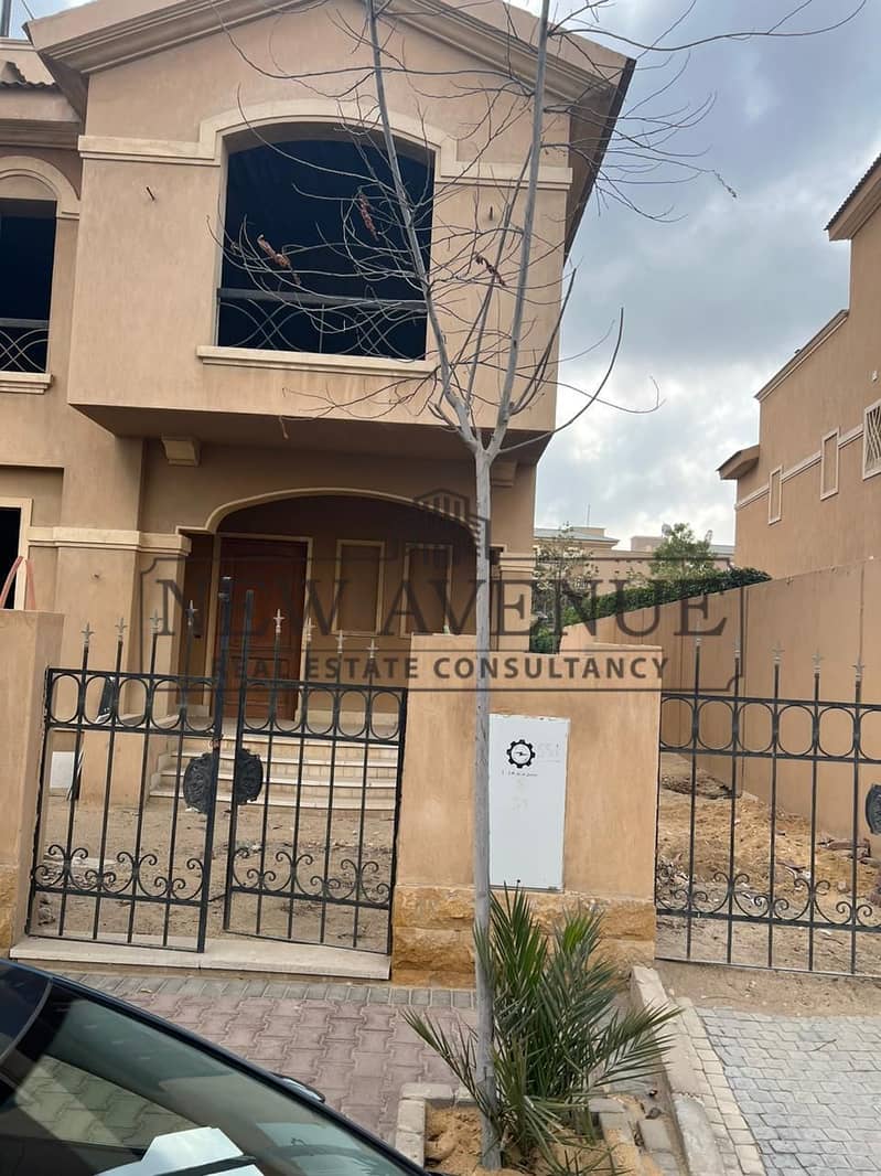 Dyar Park Twinhouse Prime Location Ready To Move 300 BUA 360 Land 4 Bedrooms Near 90 Street And Golden Square - Ansicht 5