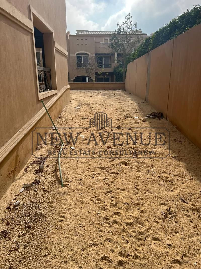 Dyar Park Twinhouse Prime Location Ready To Move 300 BUA 360 Land 4 Bedrooms Near 90 Street And Golden Square - Mehr