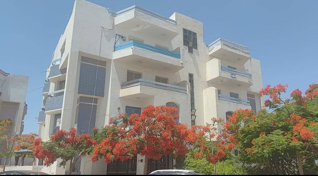 شقه ٢٠٠م للبيع بالقرب من الشروق ٢٠٠٠ والجامعة الفرنسيه - Widok 2