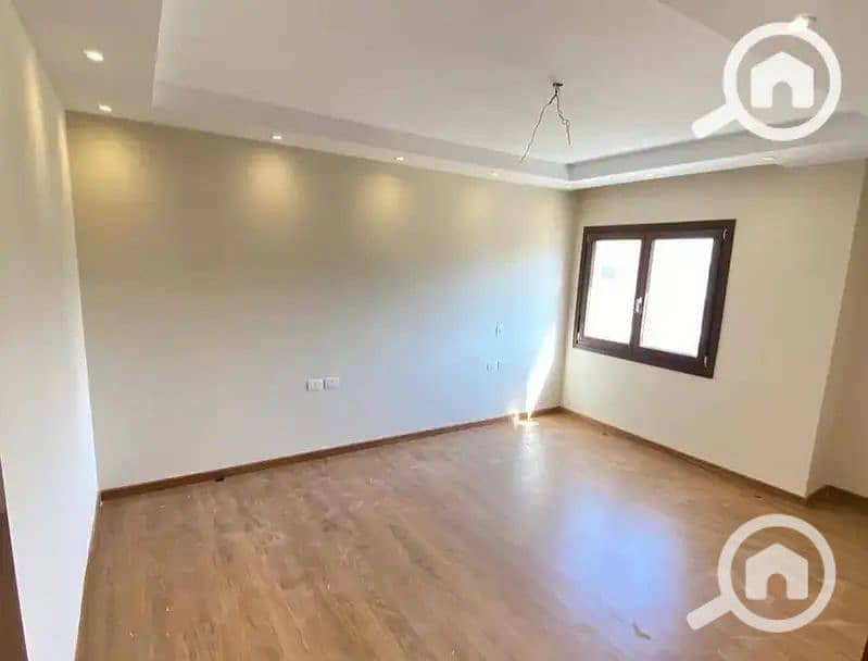 Duplex with a garden, luxurious finishing, and a view of the pyramids, opposite New Giza in Pyramids Heights, near Hyper One, Sheikh Zayed. – pohled 3