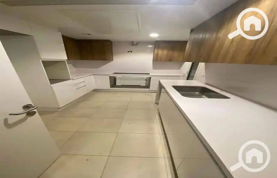 Duplex with a garden, luxurious finishing, and a view of the pyramids, opposite New Giza in Pyramids Heights, near Hyper One, Sheikh Zayed. – pohled 5