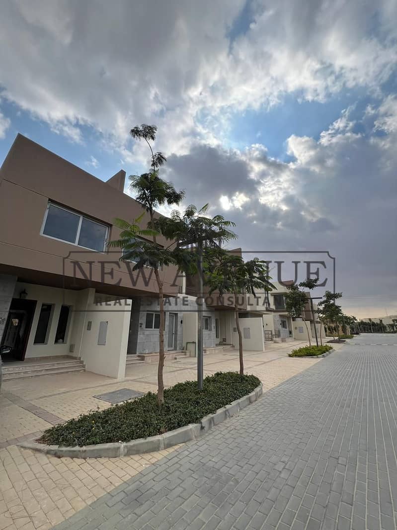 For Sale Ready to Move Town House Middle 4 BEDROOMS Ultra Superlux Palm Parks by Palm Hills - Widok 2