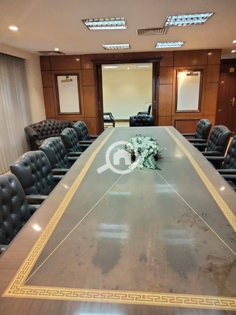 An administrative headquarters of 650 square meters, furnished and air-conditioned - Więcej