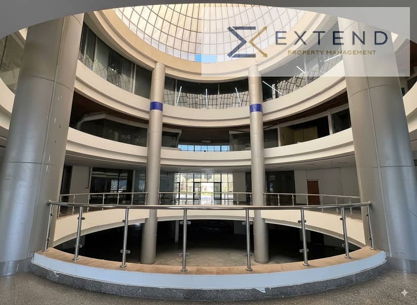 "Commercial store for rent inside a mall with an area of 500m in 6th of October City on the central axis next to النساجون الشرقيون and near ميدان الحصري and in front of دار الاوبرا المصرية. - Więcej