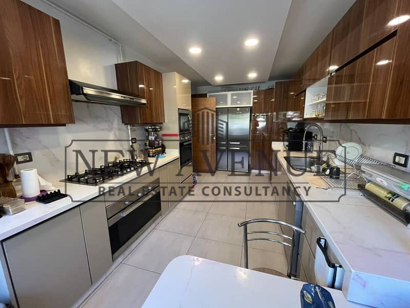 Twin house villa for sale Greens compound Zayed Very prime finishing with Jacuzzi , kitchen appliances and ACs fully equipped garden , ready to move - Ansicht 5