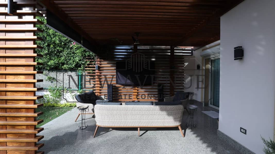 Twin house villa for sale Greens compound Zayed Very prime finishing with Jacuzzi , kitchen appliances and ACs fully equipped garden , ready to move - Mehr