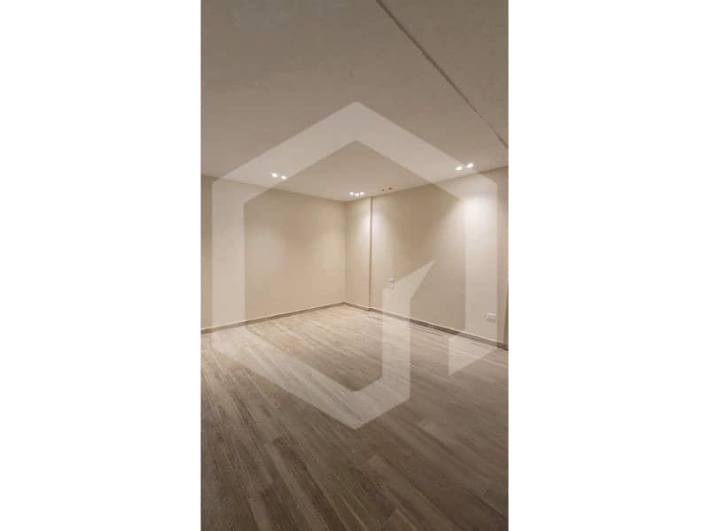 Apartment with Garden for rent with Kitchen Cabinets & ACs In a Prime Location in Green 3, Mabany Edris, El Sheikh Zayed - Widok 3