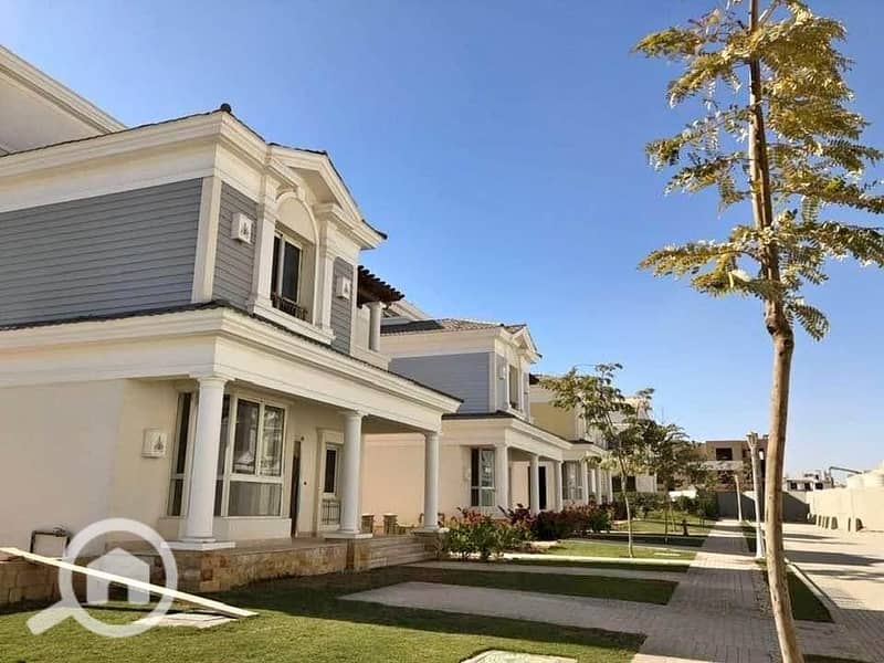 Ready-to-Move Fully Finished Townhouse | Distinctive Design | Near October Park & New Giza - Więcej