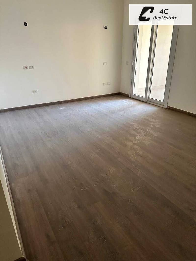 Townhouse Middle 400 m for sale under market price 3 bedrooms fully finished ready to move view landscape very prime location in Al Maqsad - Ansicht 4