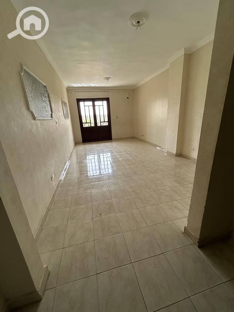 For sale in Al-Rehab City, a 90 sqm apartment in phase five of the condo, repeated floor overlooking a garden and park. - Widok 4