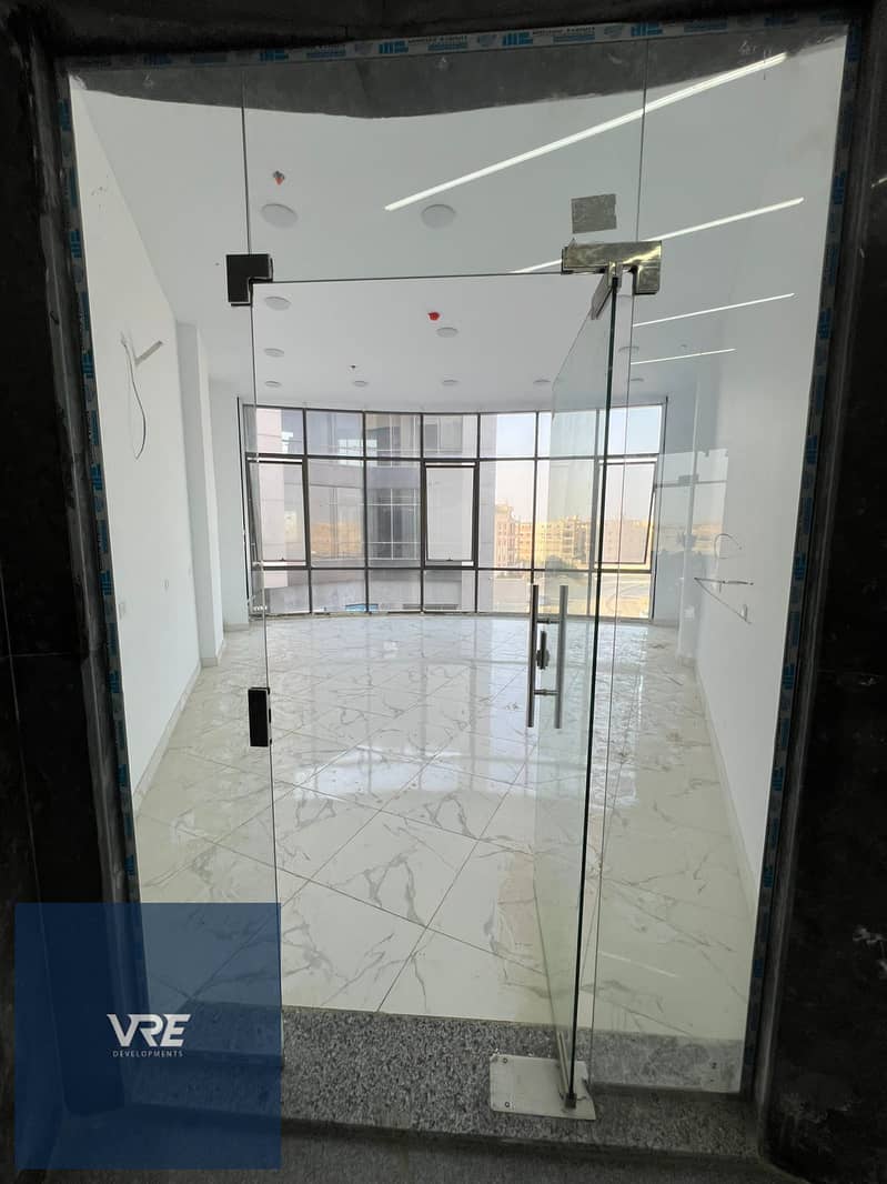 64m² administrative office for rent with a direct view on Al Jazeera Axis – First floor – Fully finished – Inside Value Mall, Fifth Settlement – 6 e – pohled 2