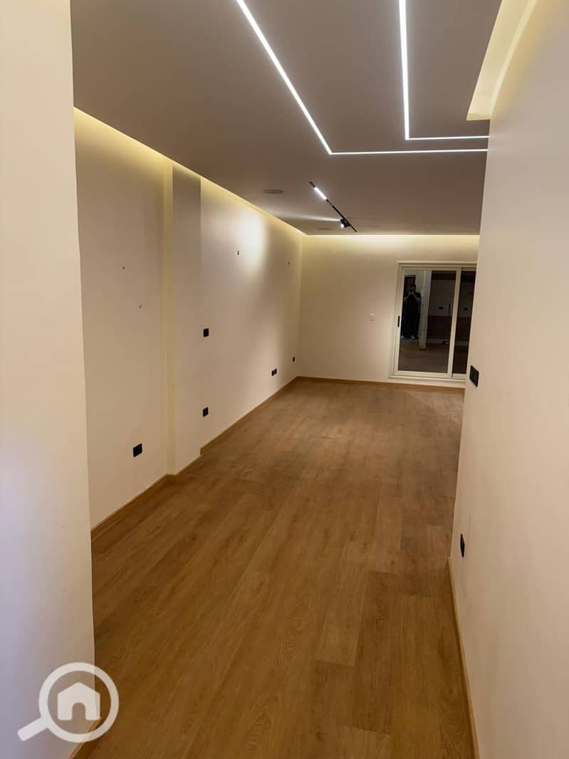 For sale: an apartment in the Dar Masr Compound, Al-Qarnefel, New Cairo, in front of Gate 24 of Al-Rehab, the Eastern Market, the Attorney General's office, New Cairo Security Directorate, and the Suez Road. – pohled 2
