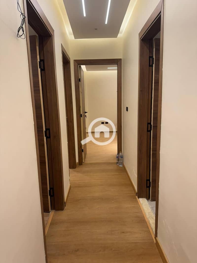 For sale: an apartment in the Dar Masr Compound, Al-Qarnefel, New Cairo, in front of Gate 24 of Al-Rehab, the Eastern Market, the Attorney General's office, New Cairo Security Directorate, and the Suez Road. – pohled 4