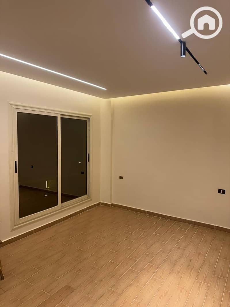 For sale: an apartment in the Dar Masr Compound, Al-Qarnefel, New Cairo, in front of Gate 24 of Al-Rehab, the Eastern Market, the Attorney General's office, New Cairo Security Directorate, and the Suez Road. – pohled 5