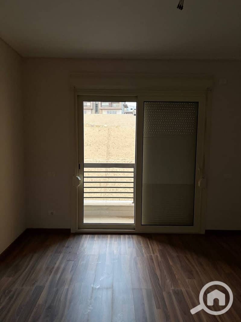 Resale Opportunity Ultra Lux Finish Ready to move Upper Duplex In New Giza Compound. - Więcej