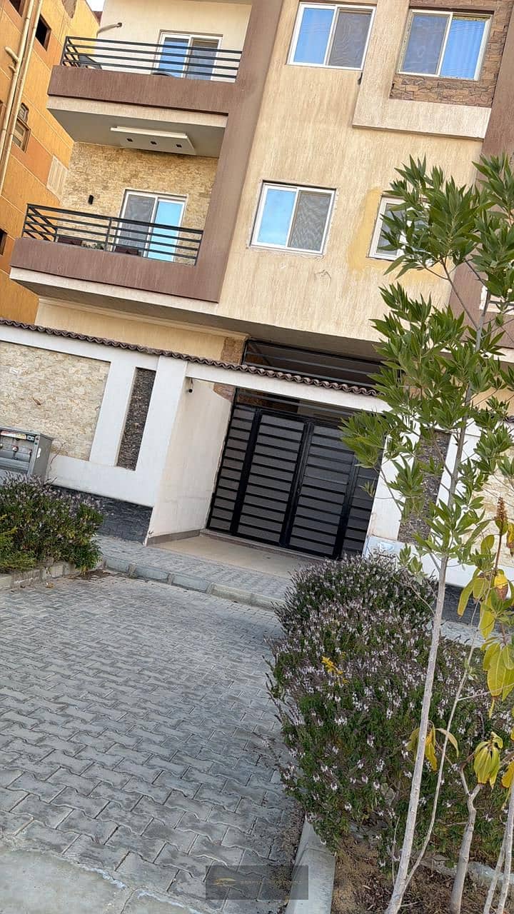 Furnished apartment for rent in Al-Siyaha, 165 sqm, with new finishing and appliances in 6th of October Gardens. - Ansicht 2