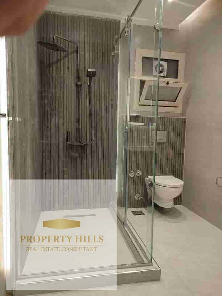 Penthouse for Sale in Mountain View – Ready for Delivery and Viewing  Unit Type: Penthouse  Area: 265 sqm  Status: Ready for immediate delivery  Viewing: Available anytime   Compound Features:  Prime location in the heart of New Cairo  Modern designs with - Ansicht 6