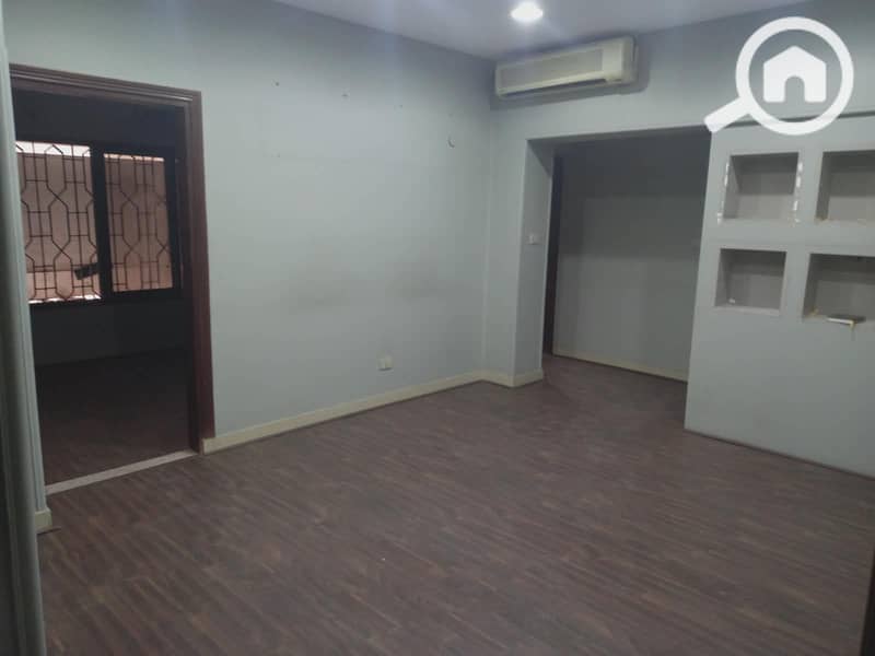 With the strongest and most elegant location in the golf community at Revolution 220m S Lux, suitable for offices, companies, clinics, beauty centers, and all commercial and administrative purposes. - Ansicht 3