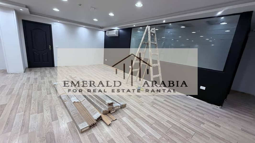 A private entrance suitable for large companies and institutions, just steps from the Maadi Ring Road. - Mehr