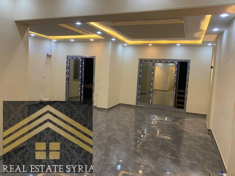 Apartment for rent in the villas, the third district east - steps from the Suez Road and all services. Apartment details: Area: 180 meters, 3 bedrooms, spacious reception, 3 pieces, 2 bathrooms, second floor. Features: Ultra super lux finishing, electricity meter, internet, all air conditioning extensions ready, ready apartment. - Ansicht 6