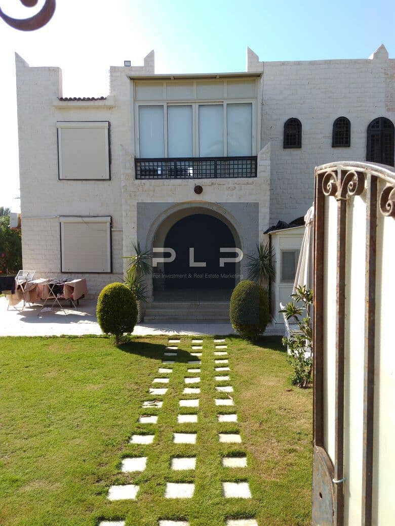 Second-row villa with a large swimming pool for sale in Marina 7, very close to the beach, with a back view of the lake – pohled 2