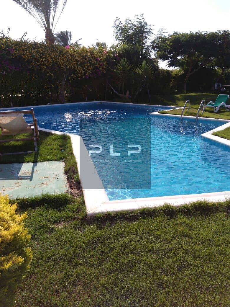 Second-row villa with a large swimming pool for sale in Marina 7, very close to the beach, with a back view of the lake – pohled 3