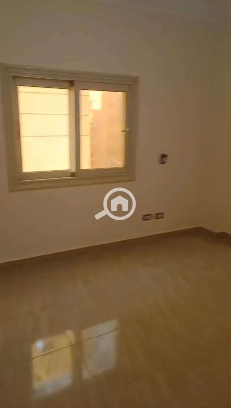 Duplex apartment for rent with kitchen in Al Banafseg Buildings. Elevator and natural gas available. Super deluxe finishing, porcelain floors, gypsum - Veel