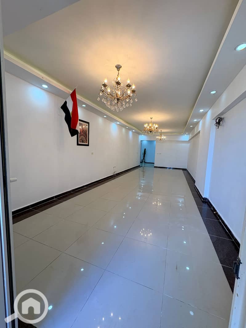 Apartment for sale, 170 square meters inside the Marsilia Florence compound, Al Montazah, Alexandria, featuring a distinctive facade. - Widok 6