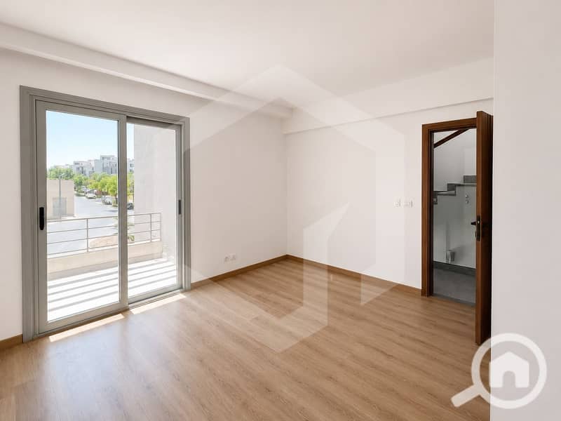 Lowest Price – Townhouse with a Private Garden Fully Finished for sale with installments Ready To Move in Palm Parks, Plam Hills, 6th Of October City - Widok 4