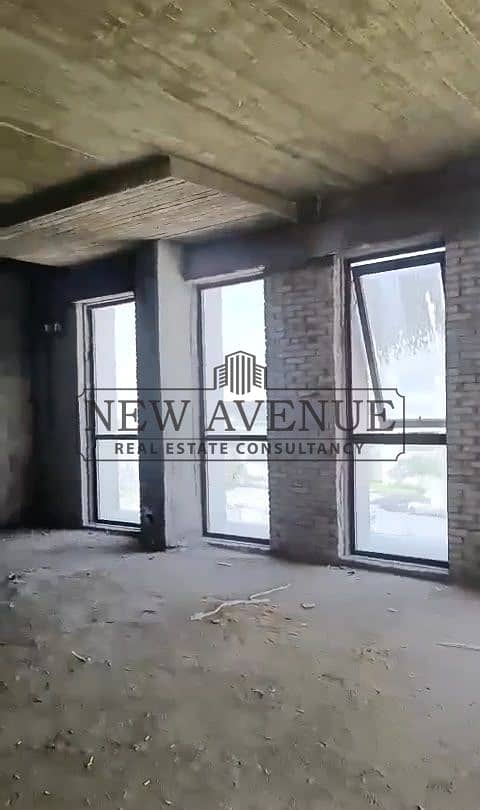 Accessible Prime location Adminstrative office 124 sqm for rent at Mivida the place New Cairo - Widok 3