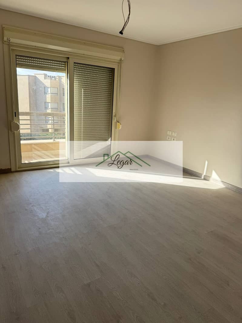 Penthouse with roof for rent in New Giza Compound, 3 bedrooms, first occupancy, at a bargain price. - Widok 3
