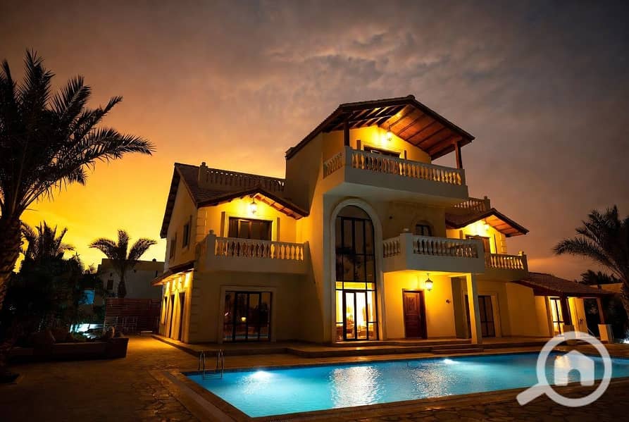 Chalet with an area of 160 meters, 3 furnished rooms, delivery in 6 months, directly on the beach in Ain Sokhna for sale in installments. - Więcej