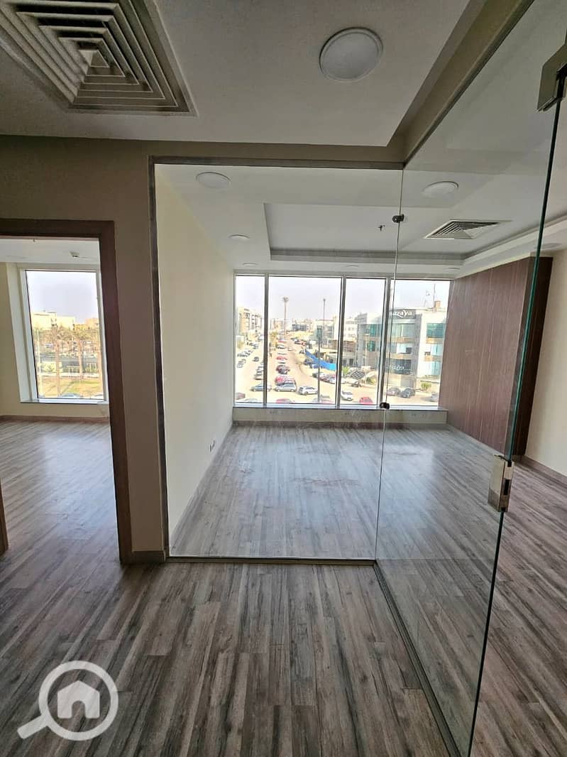 Unique 79m fully finished air-conditioned office space for rent in the strongest business complex at Trivium Square, Fifth Settlement. - Widok 2