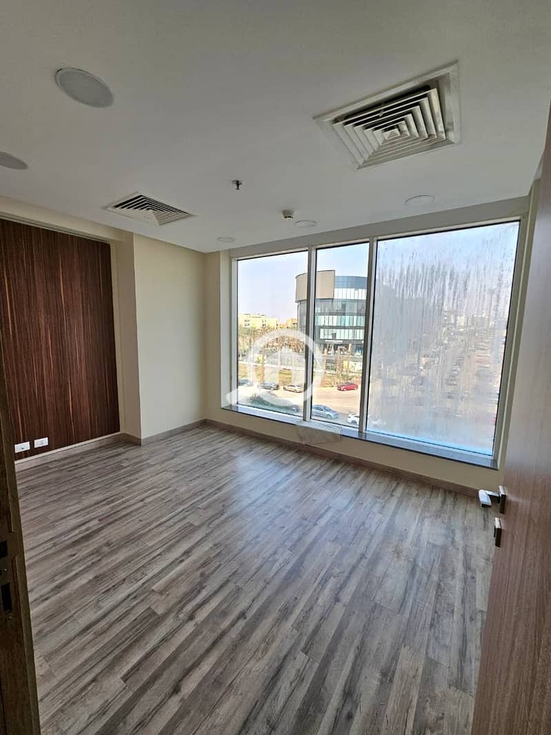 Unique 79m fully finished air-conditioned office space for rent in the strongest business complex at Trivium Square, Fifth Settlement. - Widok 4