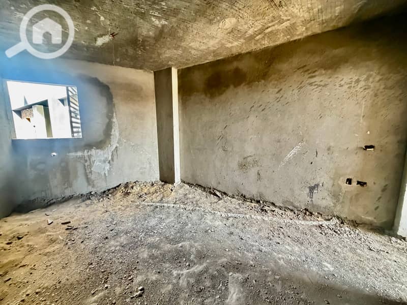 Apartment for sale in the Middle Hills, District 3, in one of the most upscale compounds in Mokattam, Baynister Compound by El Mansour Construction. The apartment is 158 meters, semi-finished, at an excellent price including the deposit and garage. - Widok 3